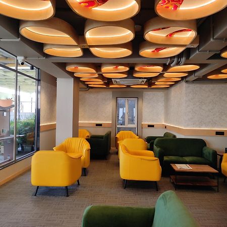 Hotel Sifat International Сурат Екстер'єр фото