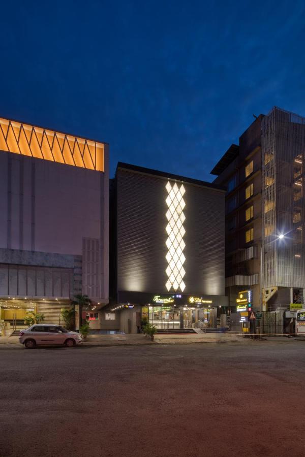 Hotel Sifat International Сурат Екстер'єр фото