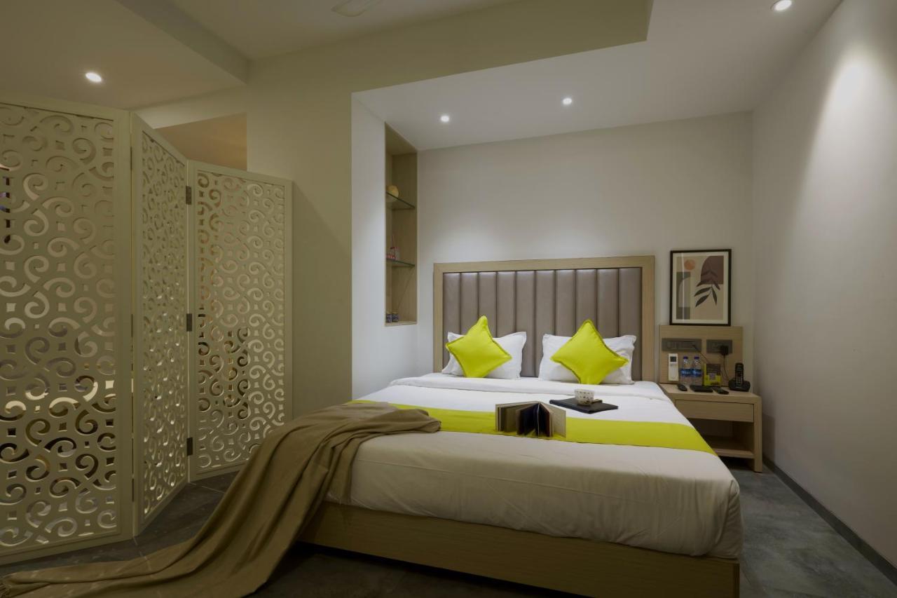 Hotel Sifat International Сурат Екстер'єр фото