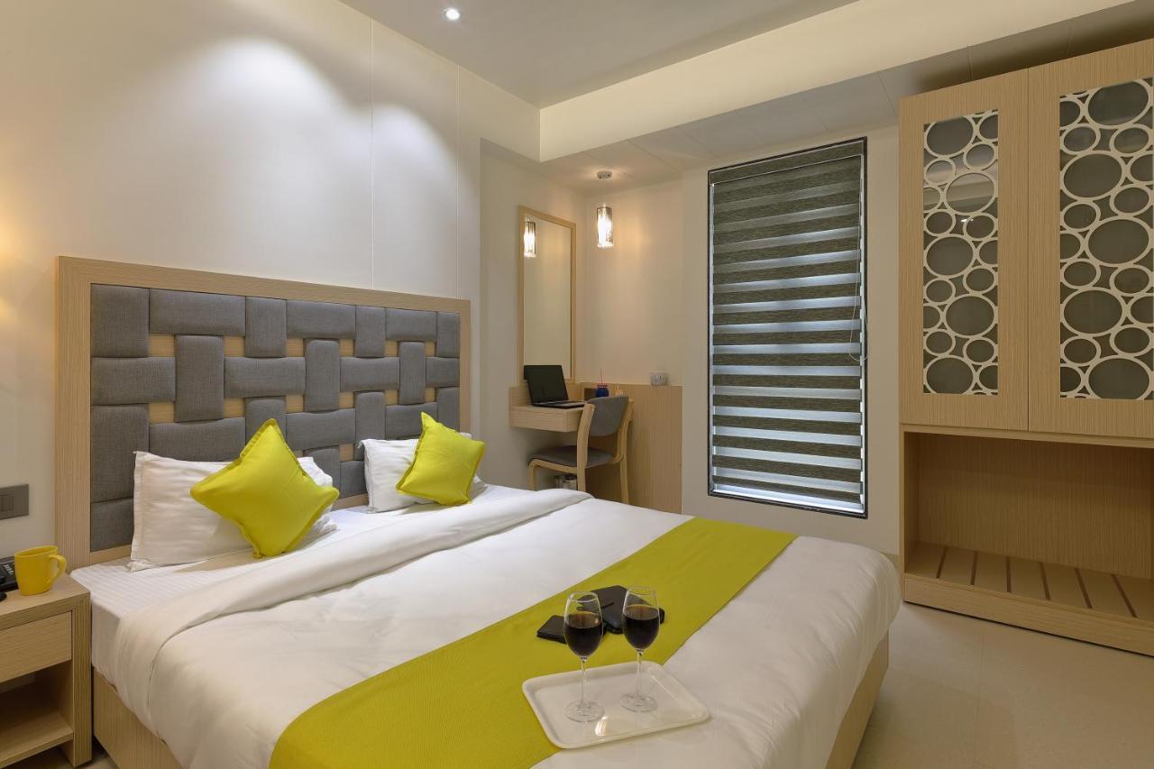 Hotel Sifat International Сурат Екстер'єр фото