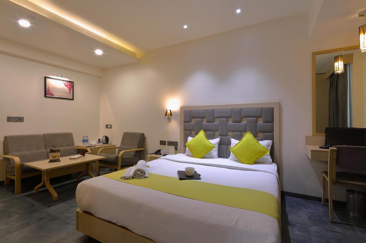 Hotel Sifat International Сурат Екстер'єр фото
