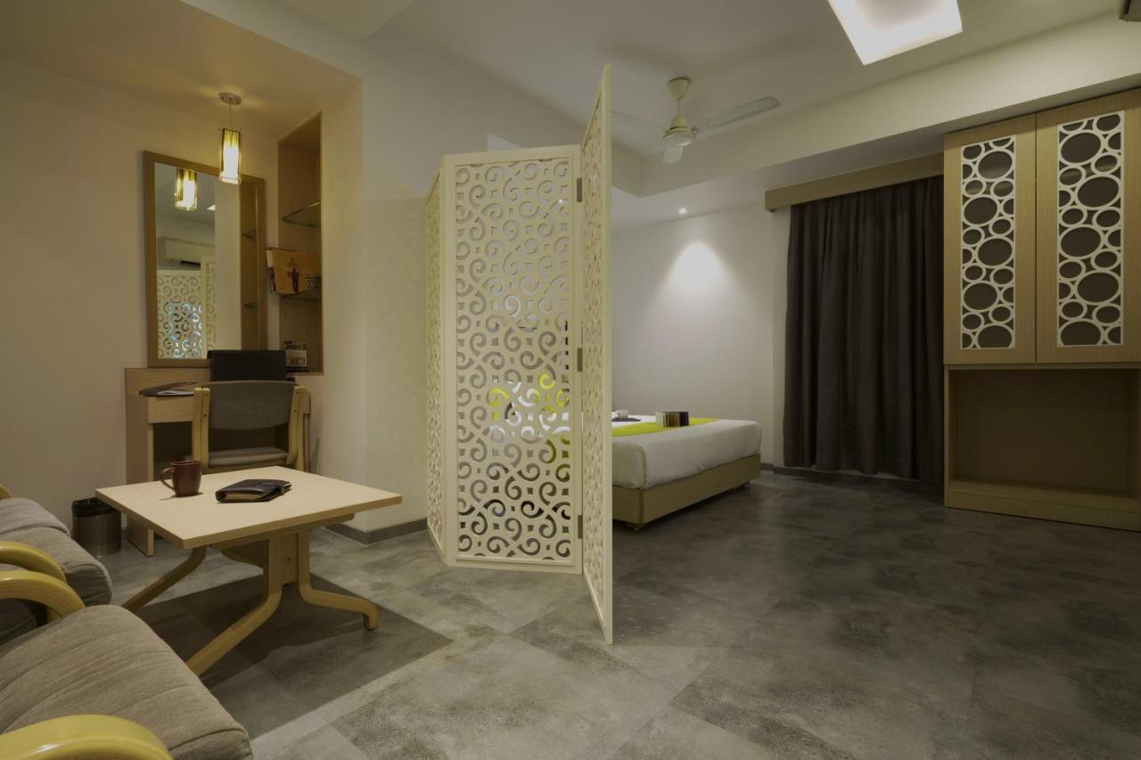 Hotel Sifat International Сурат Екстер'єр фото