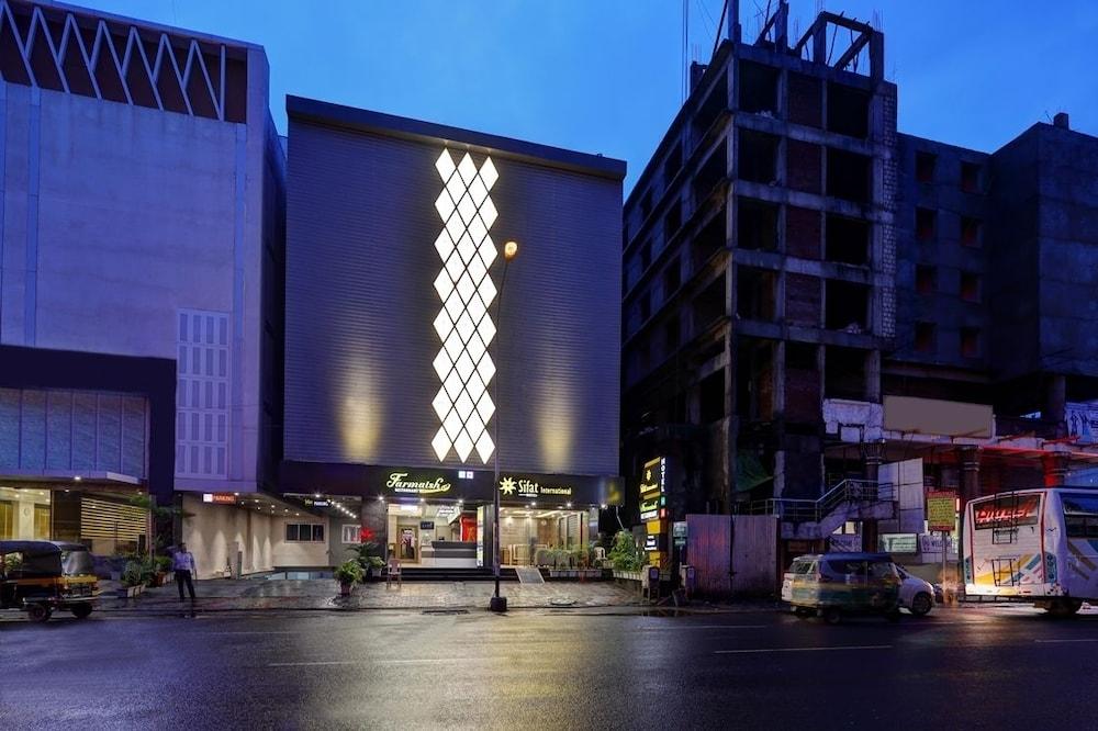 Hotel Sifat International Сурат Екстер'єр фото