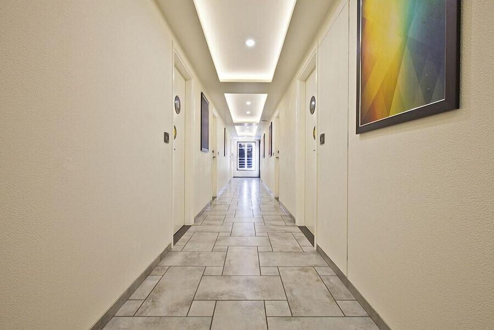 Hotel Sifat International Сурат Екстер'єр фото