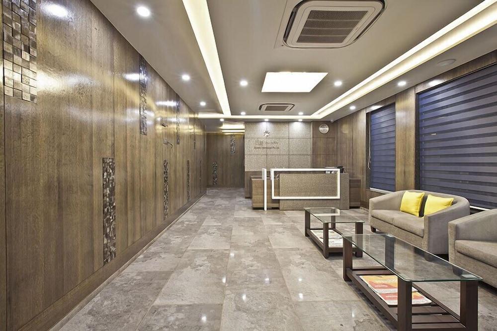 Hotel Sifat International Сурат Екстер'єр фото