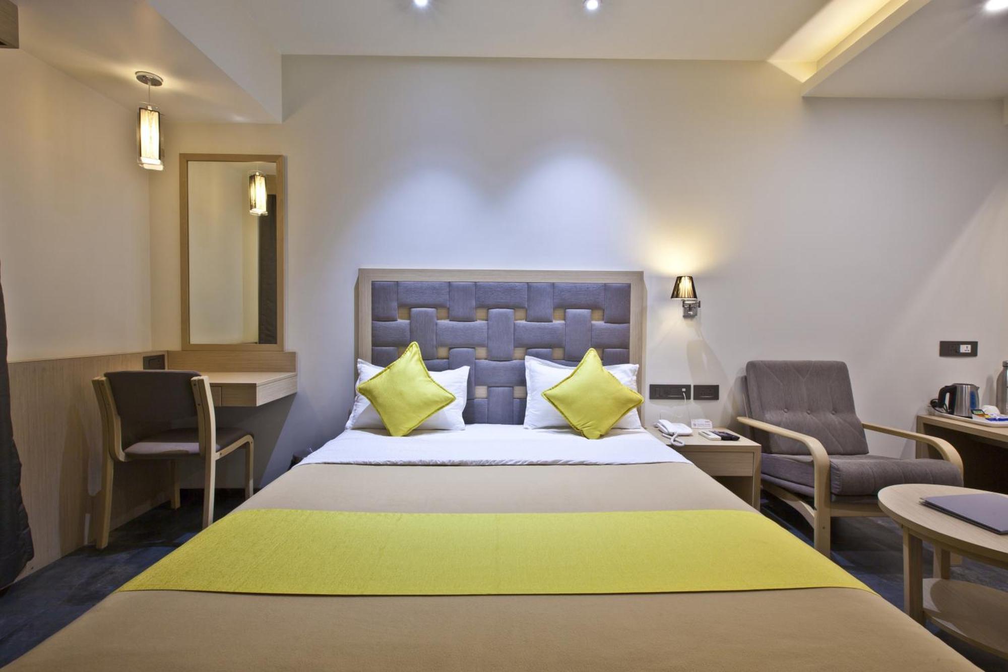 Hotel Sifat International Сурат Екстер'єр фото