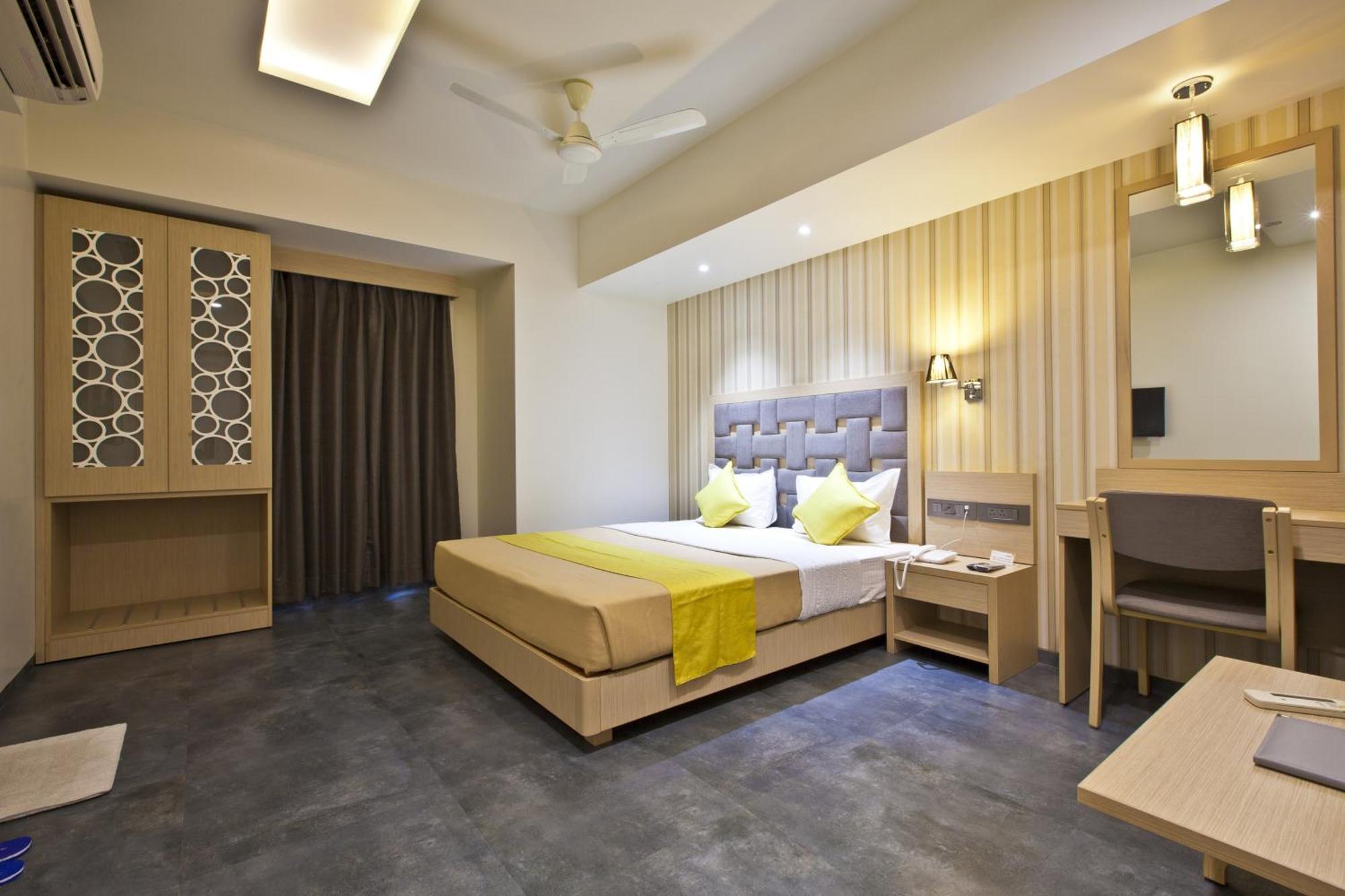 Hotel Sifat International Сурат Екстер'єр фото