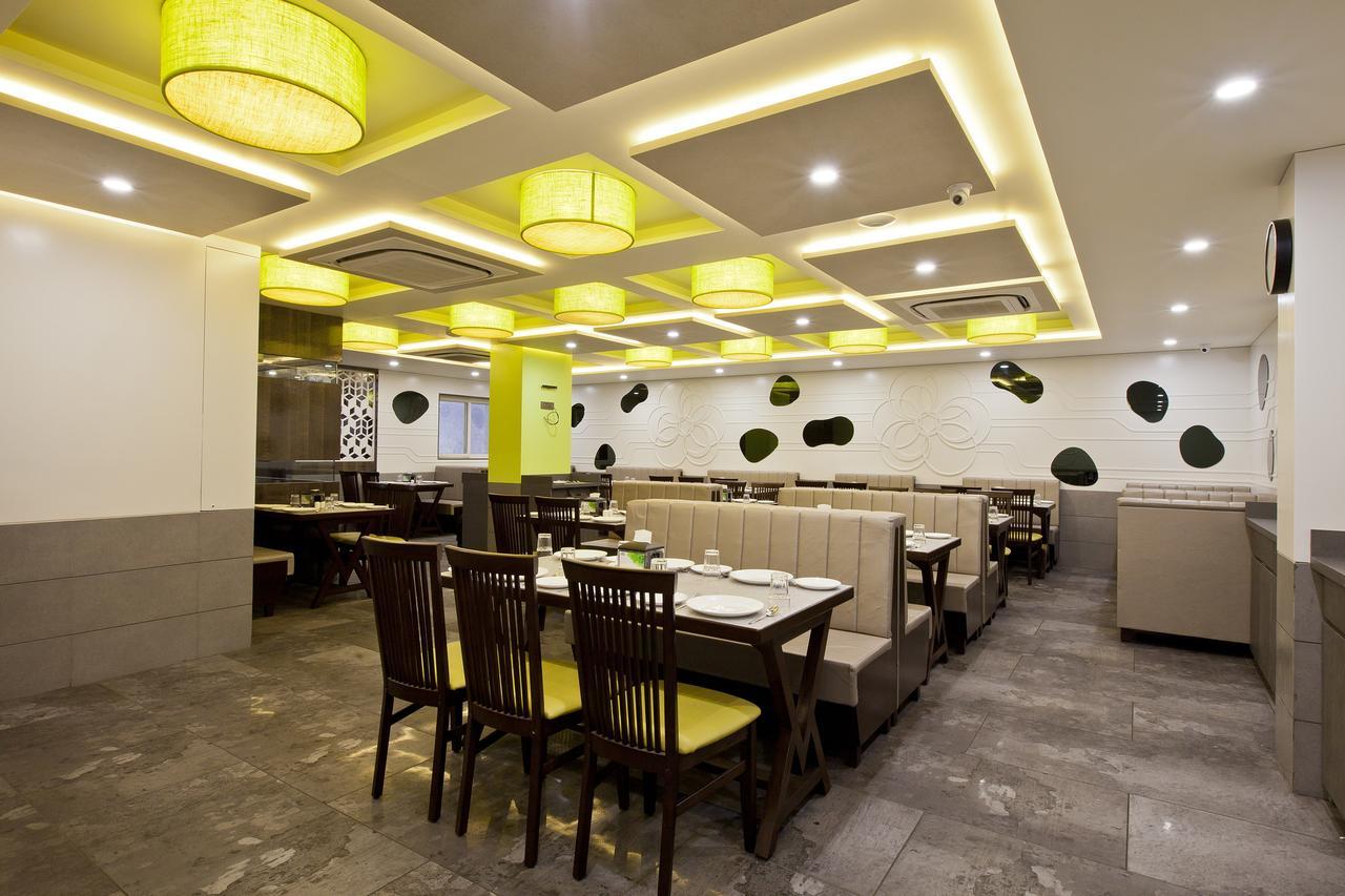Hotel Sifat International Сурат Екстер'єр фото